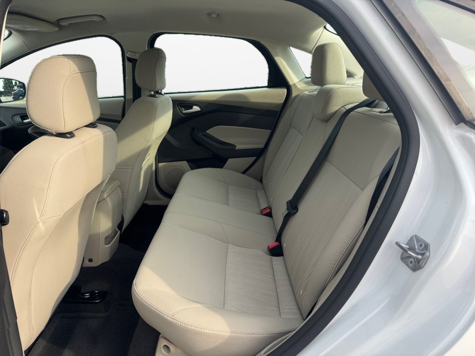 Used 2018 Ford Focus SE FWD image 16