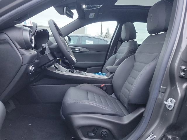 New 2024 Alfa Romeo Tonale Ti w/ Premium Interior Package image 8