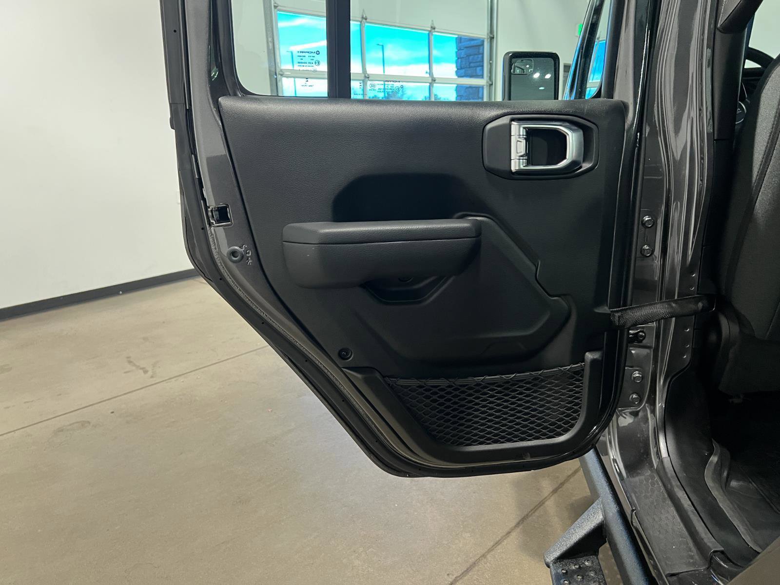 Used 2025 Jeep Gladiator Sport image 27