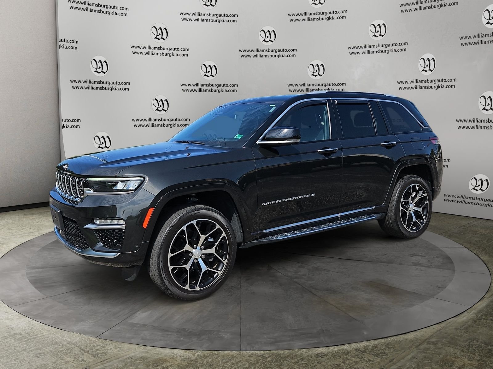 Used 2023 Jeep Grand Cherokee Summit AWD/4WD image 1