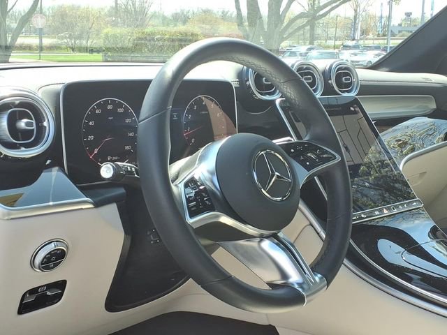 Used 2025 Mercedes-Benz GLC 300 4MATIC image 21