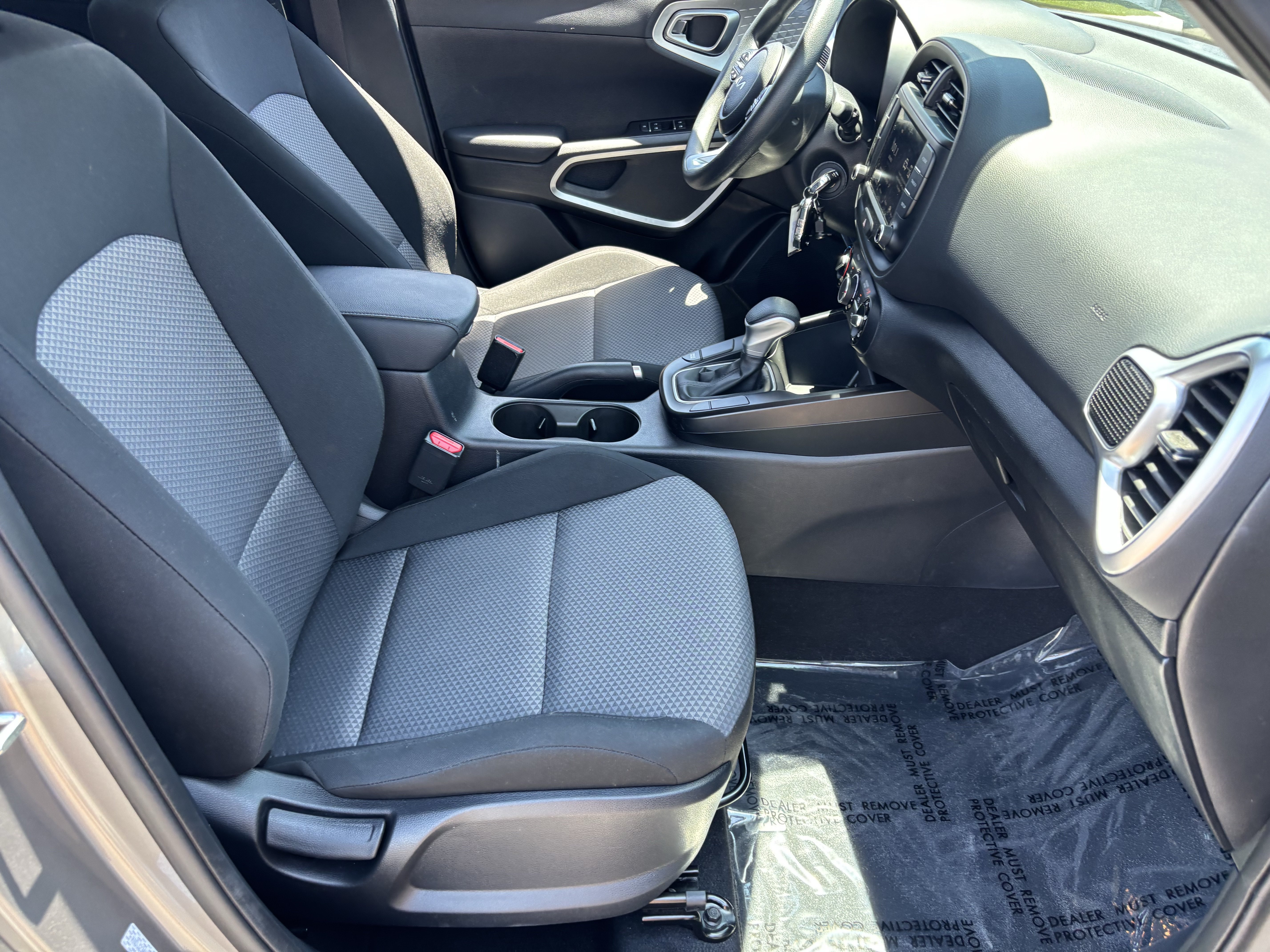 Certified 2025 Kia Soul LX w/ LX Technology Package FWD image 9