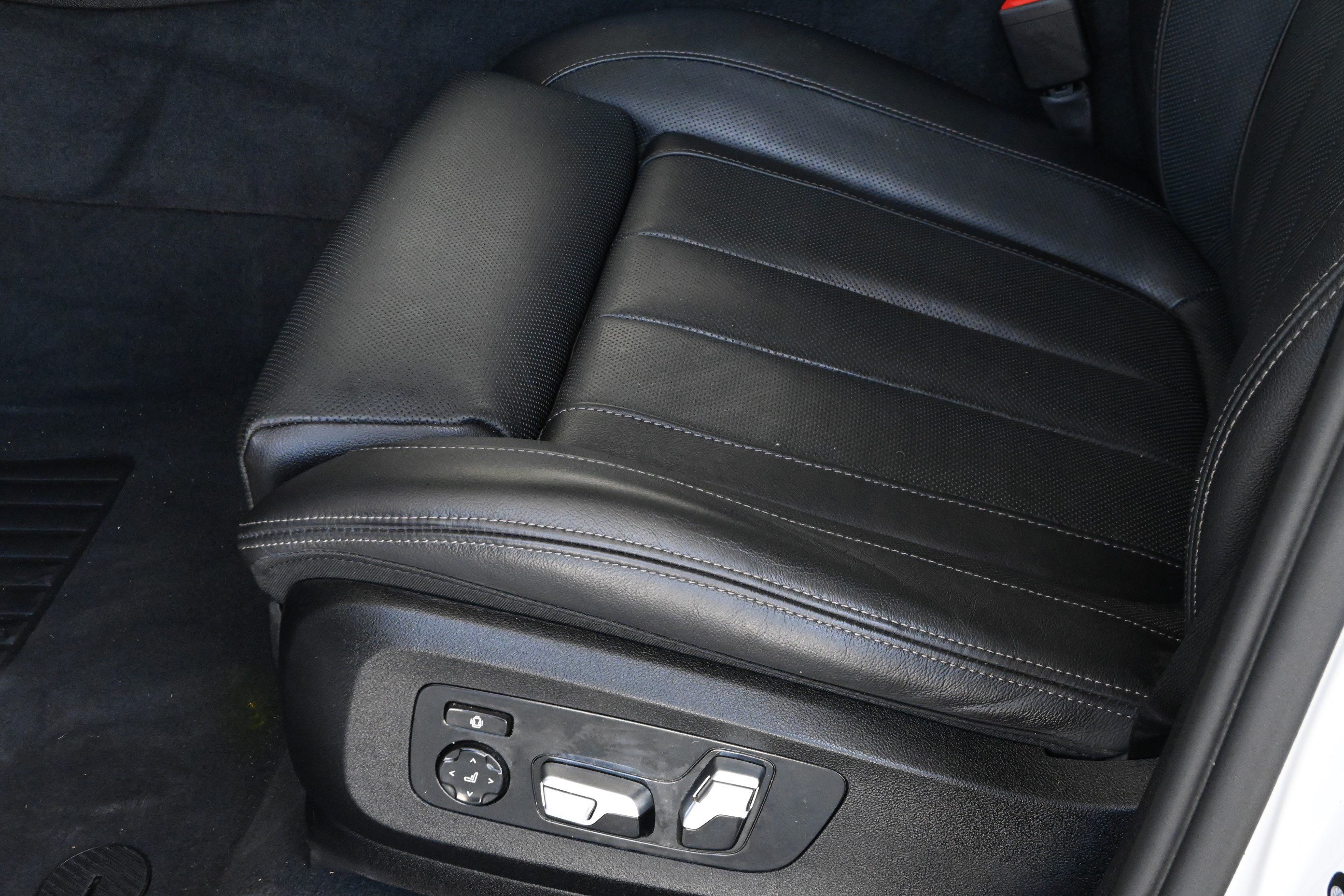 Used 2021 BMW X6 xDrive40i w/ M Sport Package AWD/4WD image 27