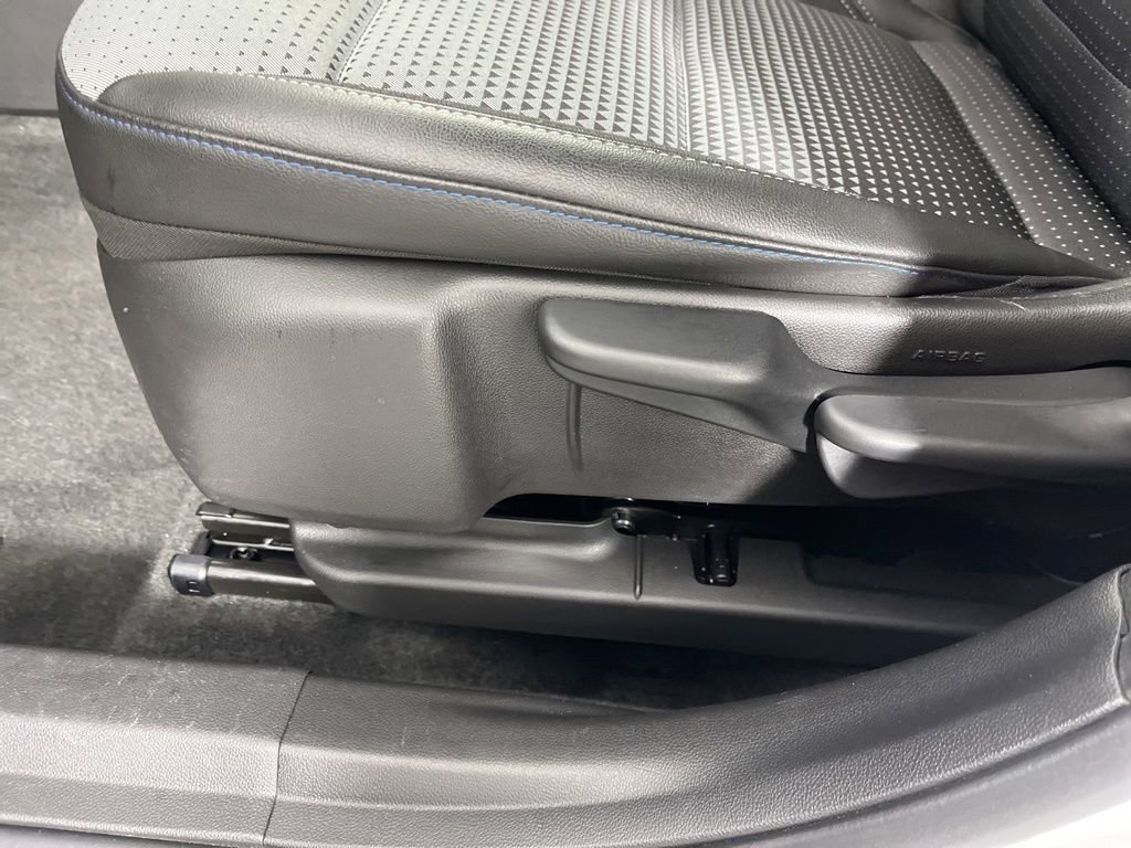 Certified 2025 Chevrolet Trax LT FWD image 22