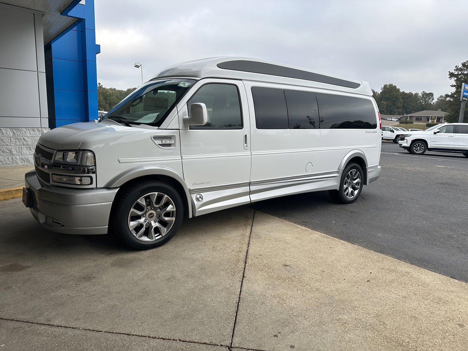New 2024 Chevrolet Express 2500 Extended