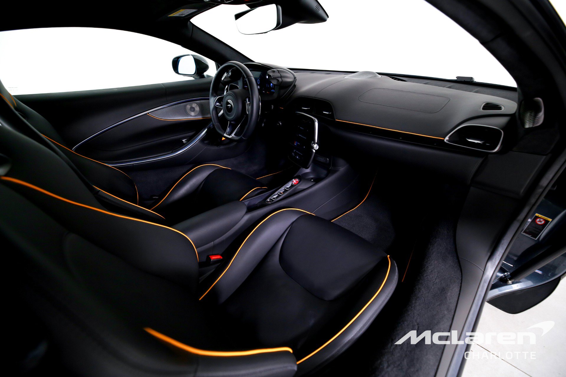 Used 2023 McLaren Artura image 20