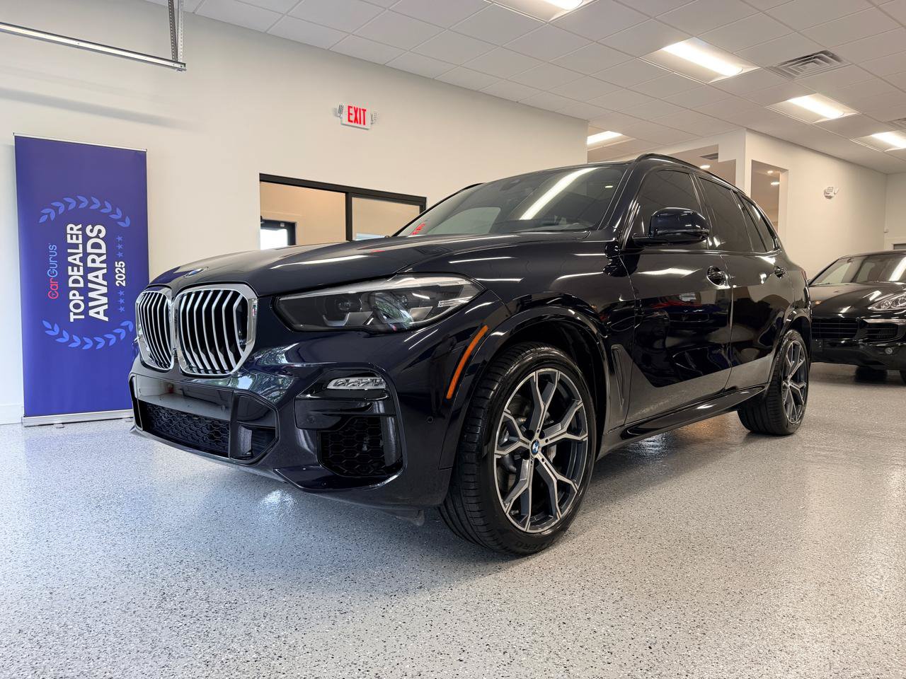 Used 2019 BMW X5 xDrive40i w/ M Sport Package AWD/4WD image 4