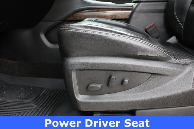 Used 2018 Chevrolet Suburban LT image 3