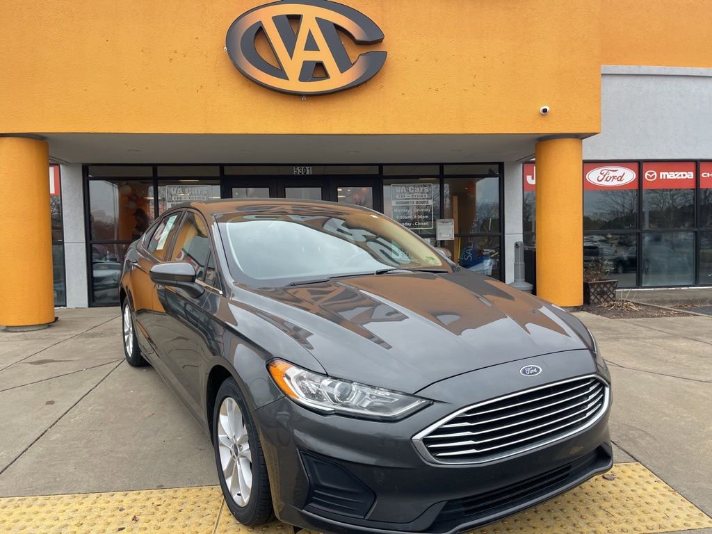 Used 2020 Ford Fusion SE image 1
