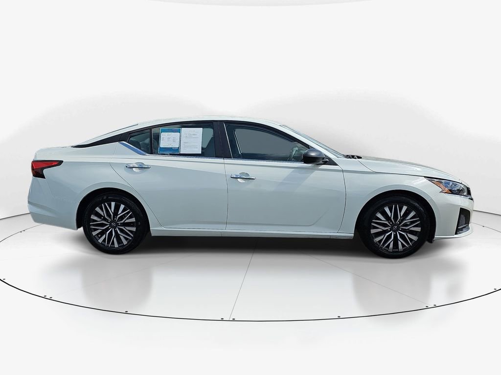Used 2025 Nissan Altima 2.5 SV image 4