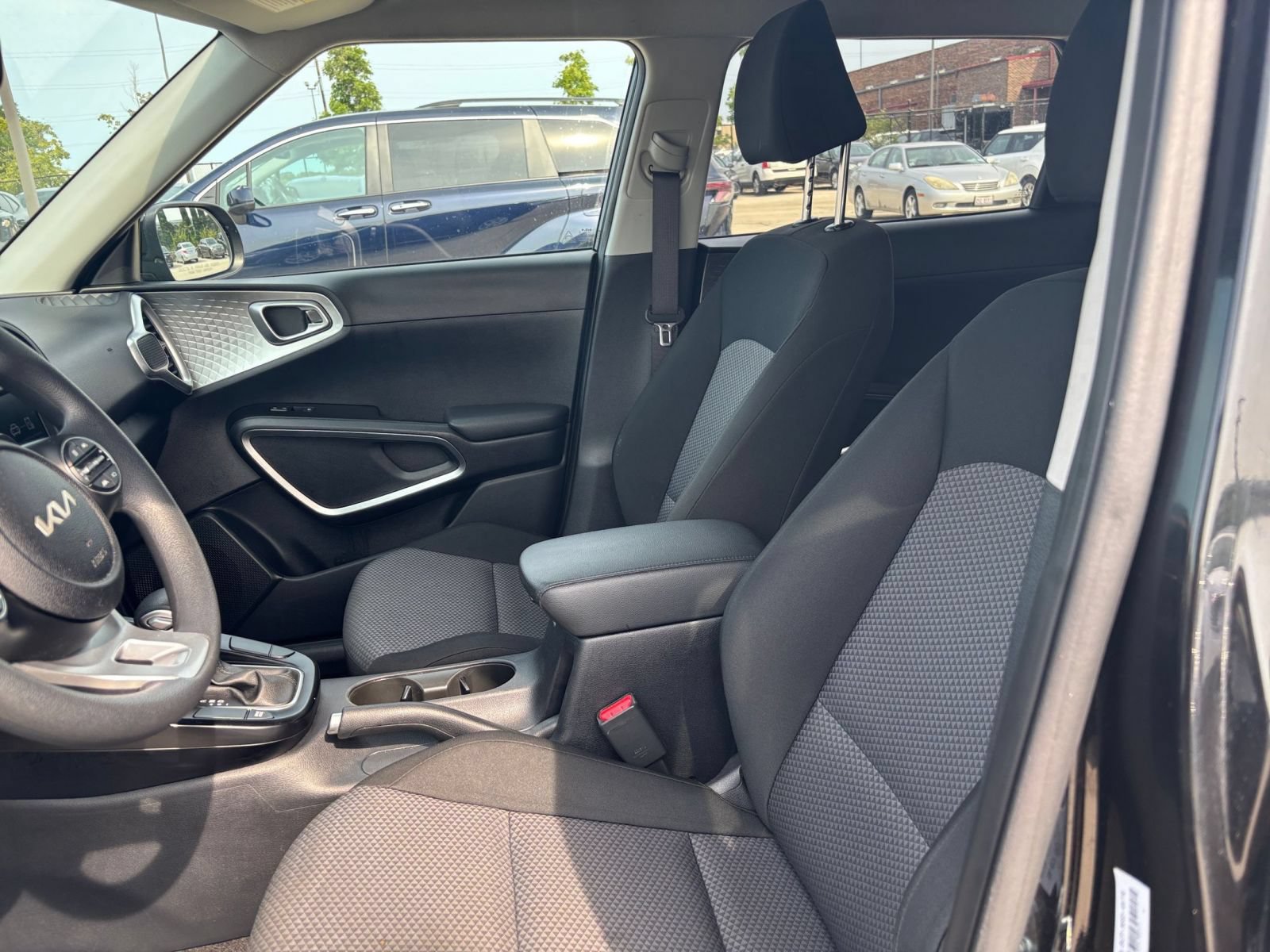Used 2025 Kia Soul LX w/ LX Technology Package FWD image 24