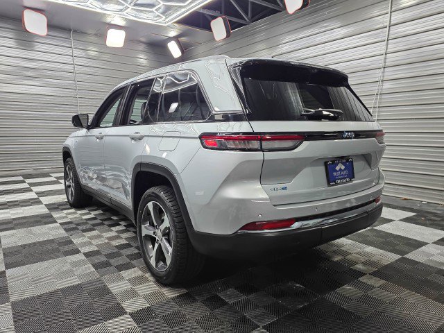 Used 2022 Jeep Grand Cherokee Limited 4xe w/ Luxury Tech Group II AWD/4WD image 8