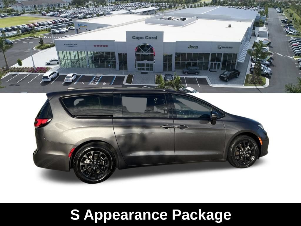 Used 2021 Chrysler Pacifica Touring w/ S Appearance Package FWD image 4