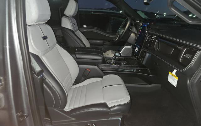 Used 2023 Ford F150 Lightning Platinum image 6