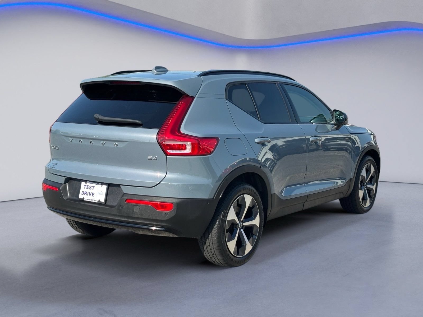 Used 2023 Volvo XC40 B4 Ultimate FWD image 3