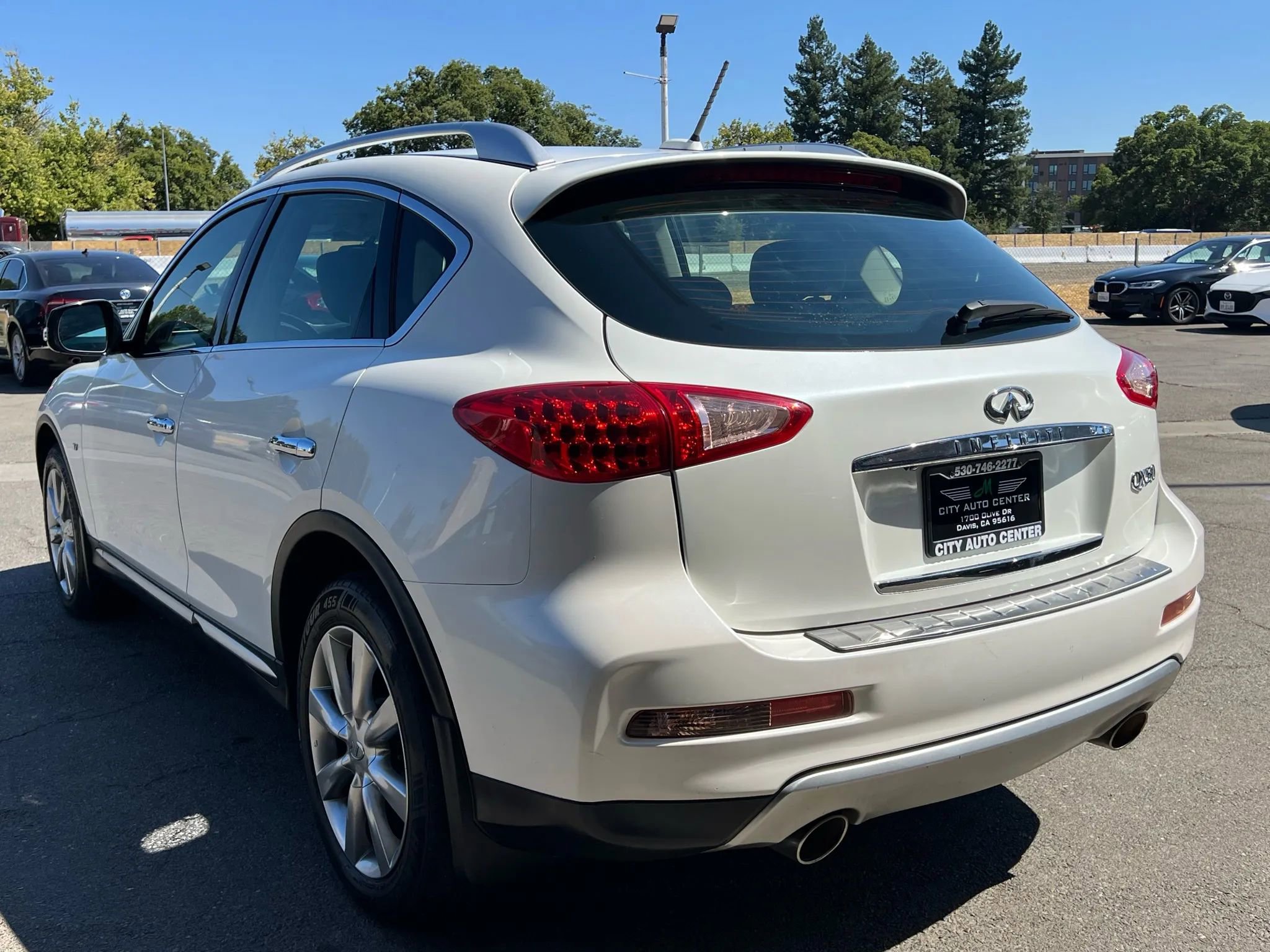 Used 2017 INFINITI QX50 Journey w/ Premium Package image 3