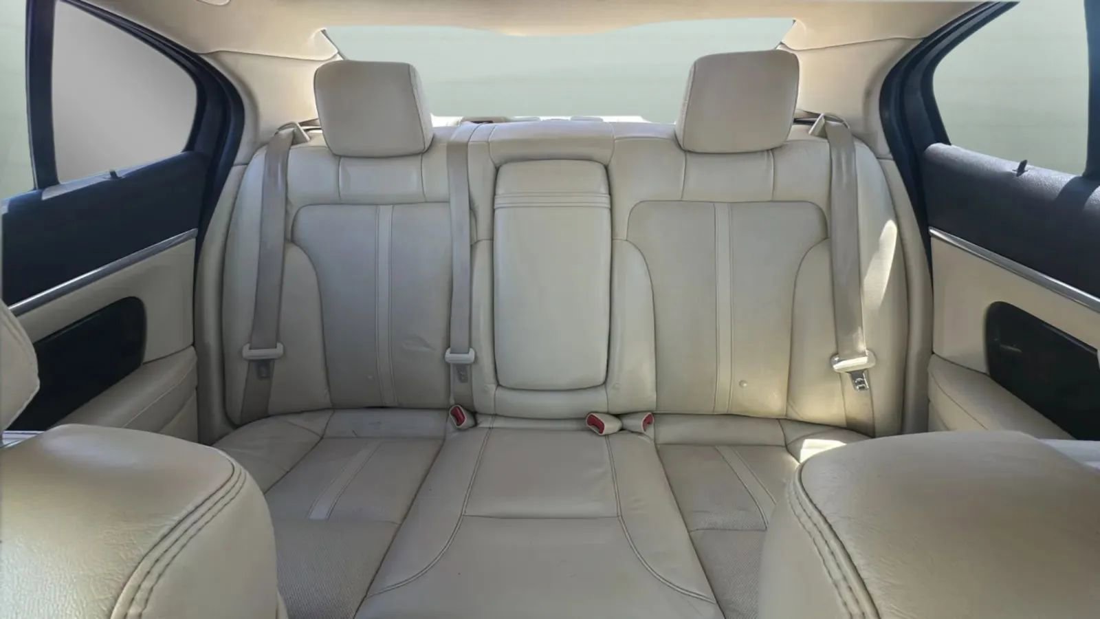 Used 2014 Lincoln MKS w/ Equipment Group 101A FWD image 12