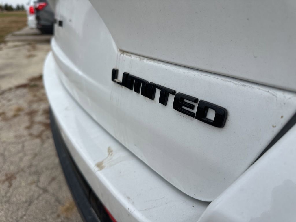 Used 2023 Jeep Grand Cherokee Limited w/ Black Appearance Package image 10