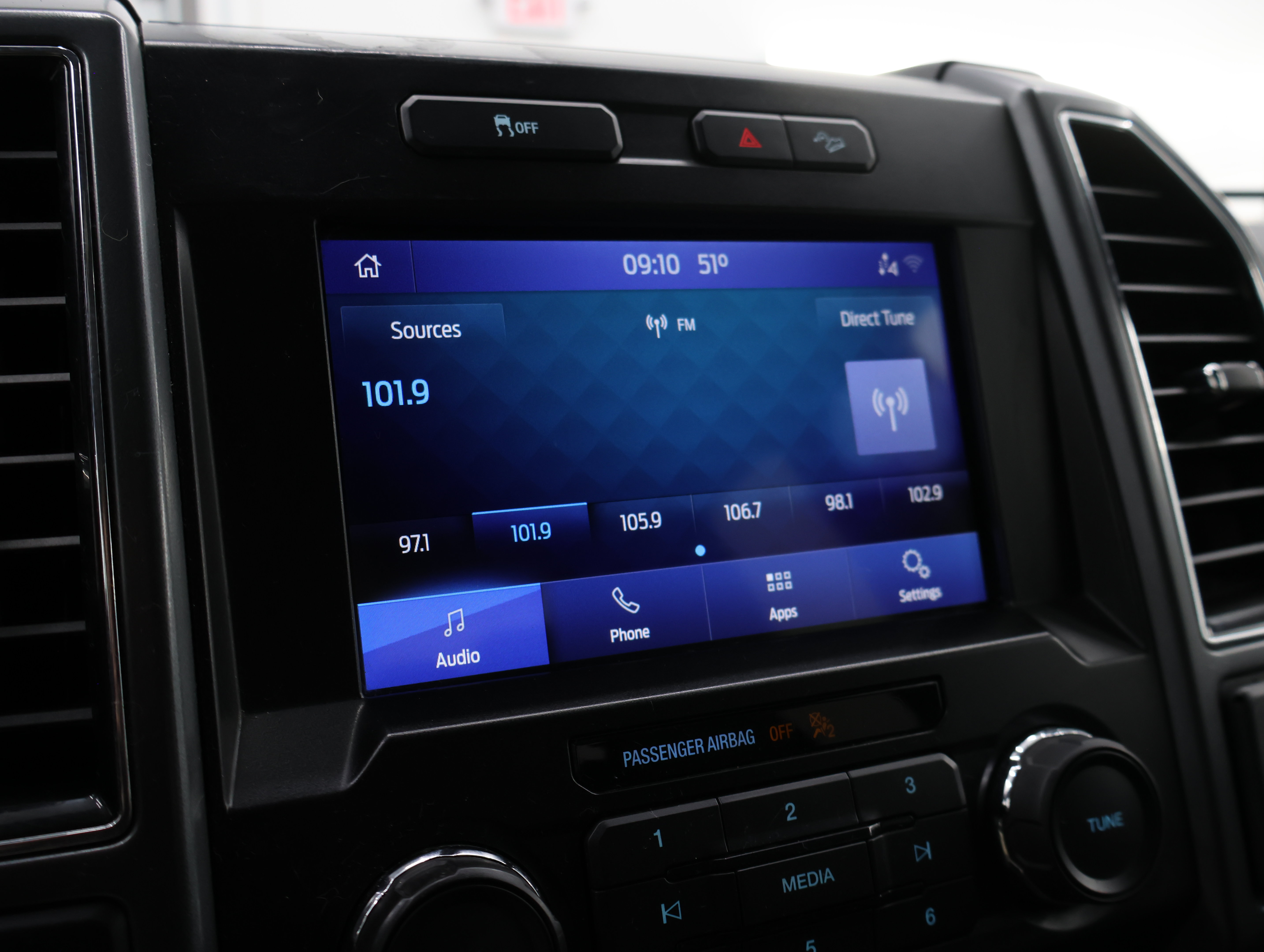 Used 2022 Ford F250 XLT w/ FX4 Off-Road Package AWD/4WD image 11