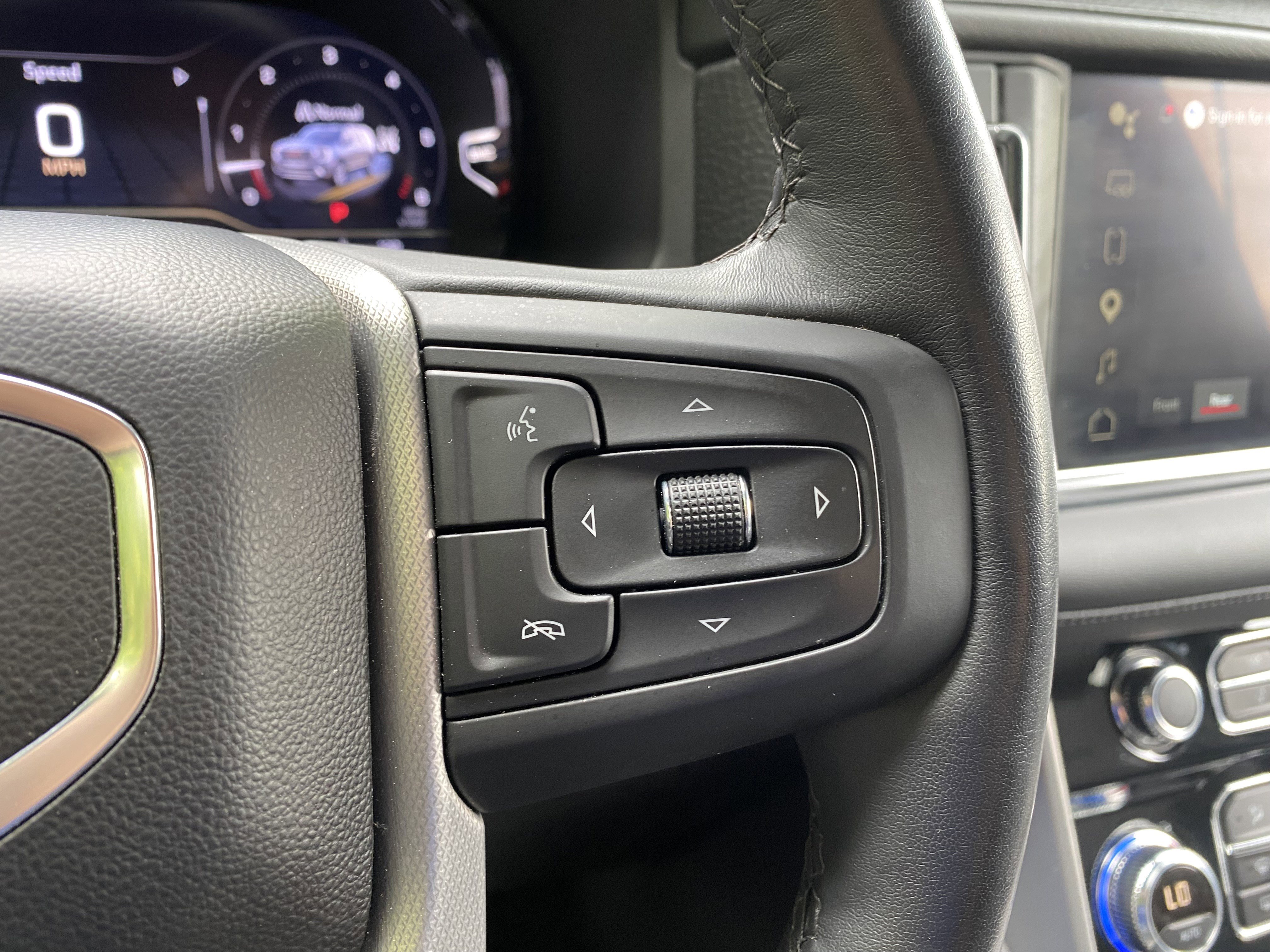 Used 2023 GMC Yukon Denali w/ Denali Reserve Package image 21