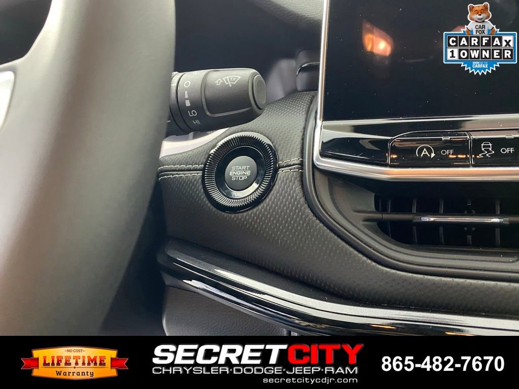Used 2024 Jeep Compass Latitude w/ Convenience Group AWD/4WD image 17