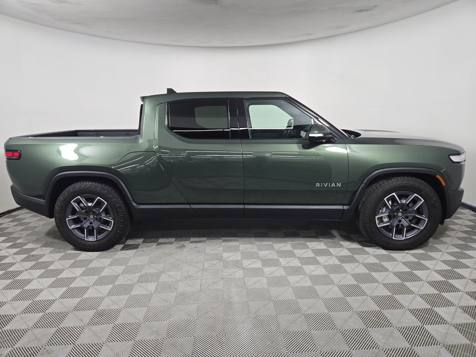 Used 2024 Rivian R1T Adventure Dual AWD/4WD image 6