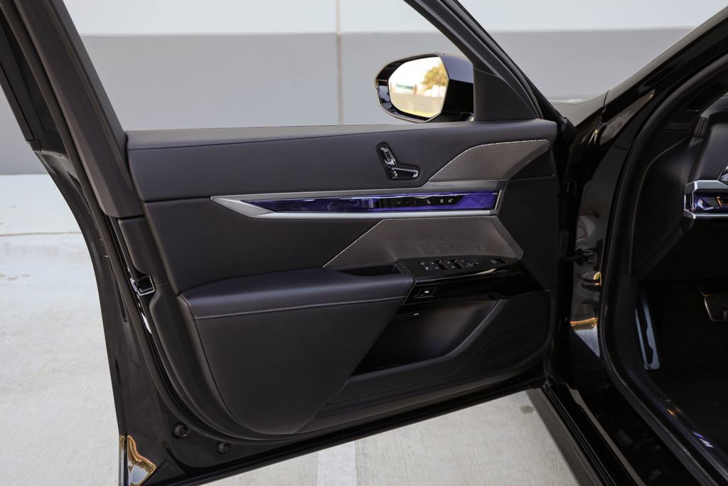 Used 2024 BMW 740i image 15