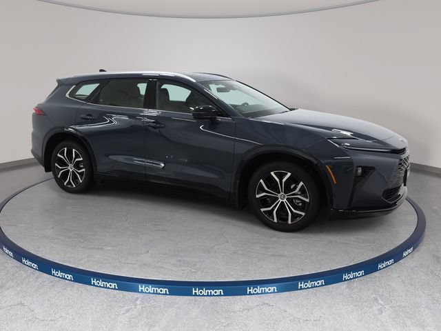 Certified 2025 Toyota Crown Signia AWD/4WD image 3