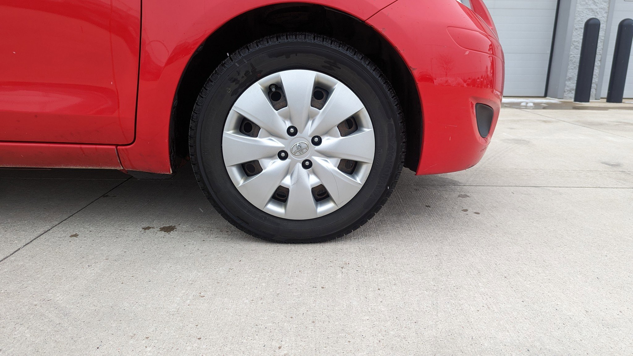 Used 2010 Toyota Yaris 2-Door Hatchback image 9