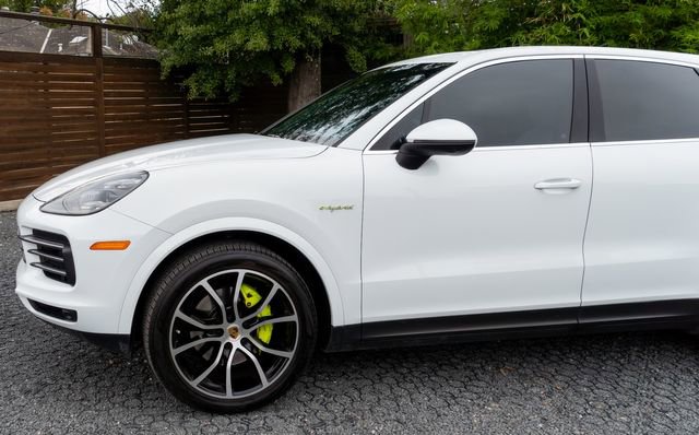 Used 2021 Porsche Cayenne E-Hybrid image 2