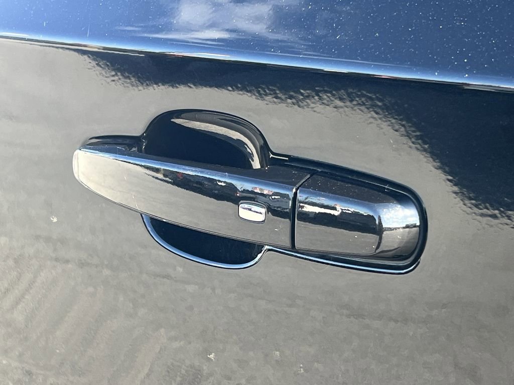 Used 2022 Chevrolet Traverse LT image 35