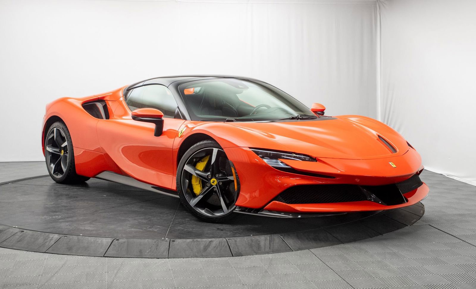 Used 2025 Ferrari SF90 Spider image 9