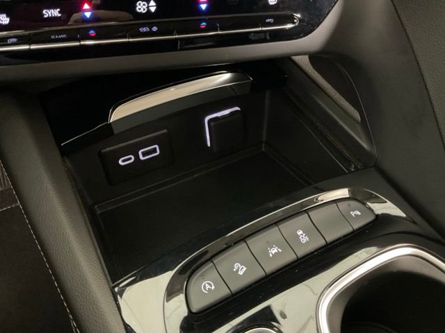 Used 2023 Buick Envision Essence image 24