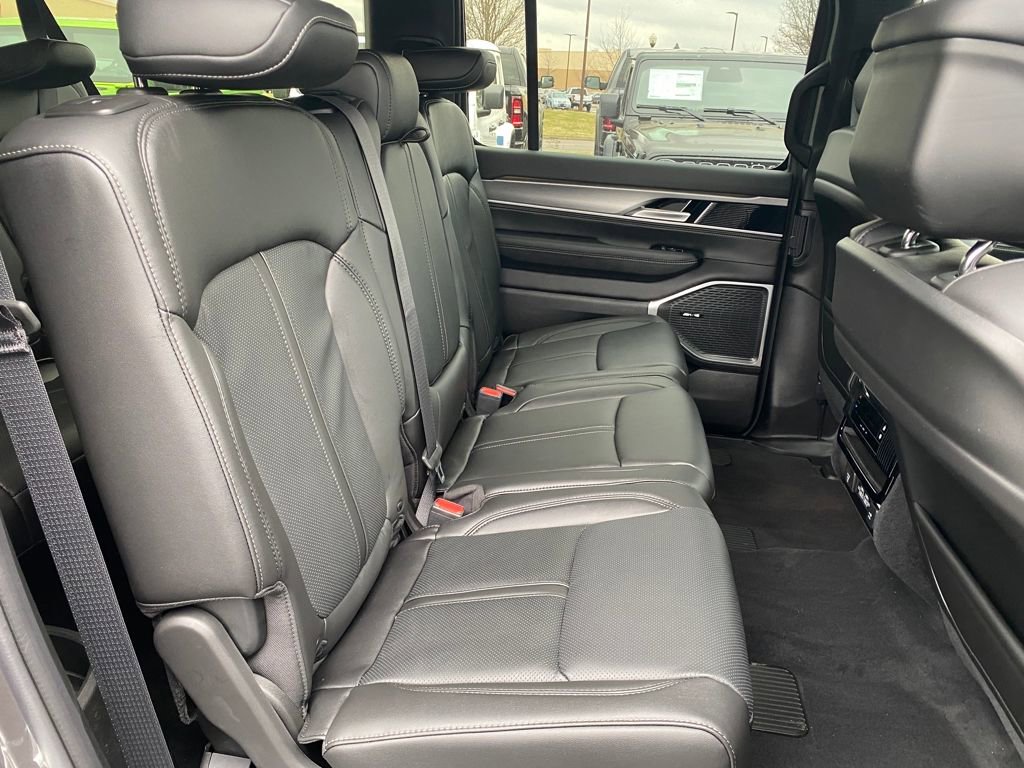 New 2026 Jeep Grand Wagoneer L 4WD w/ HD Trailer Tow Package image 24