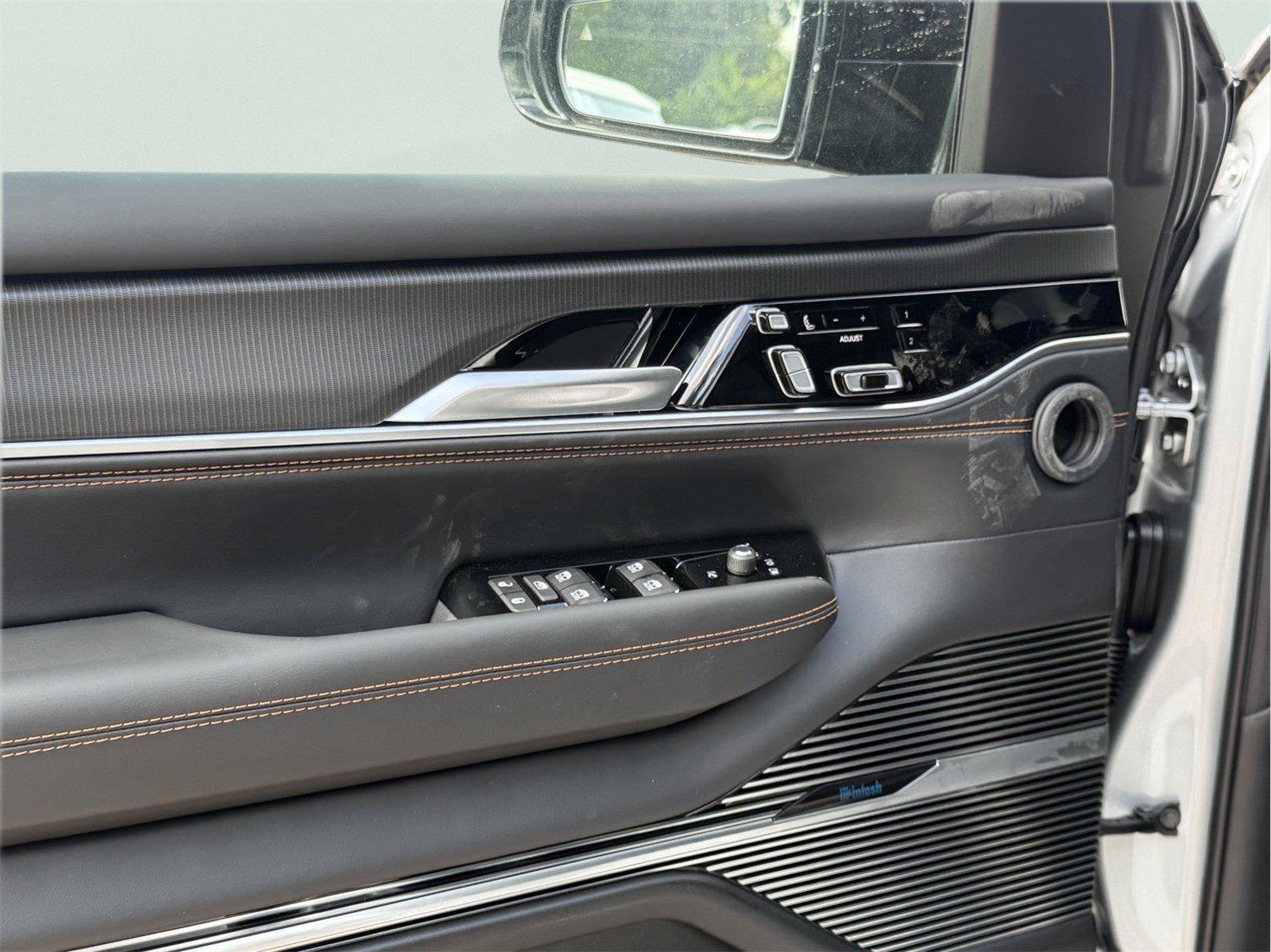 New 2026 Jeep Grand Wagoneer L Summit AWD/4WD image 13