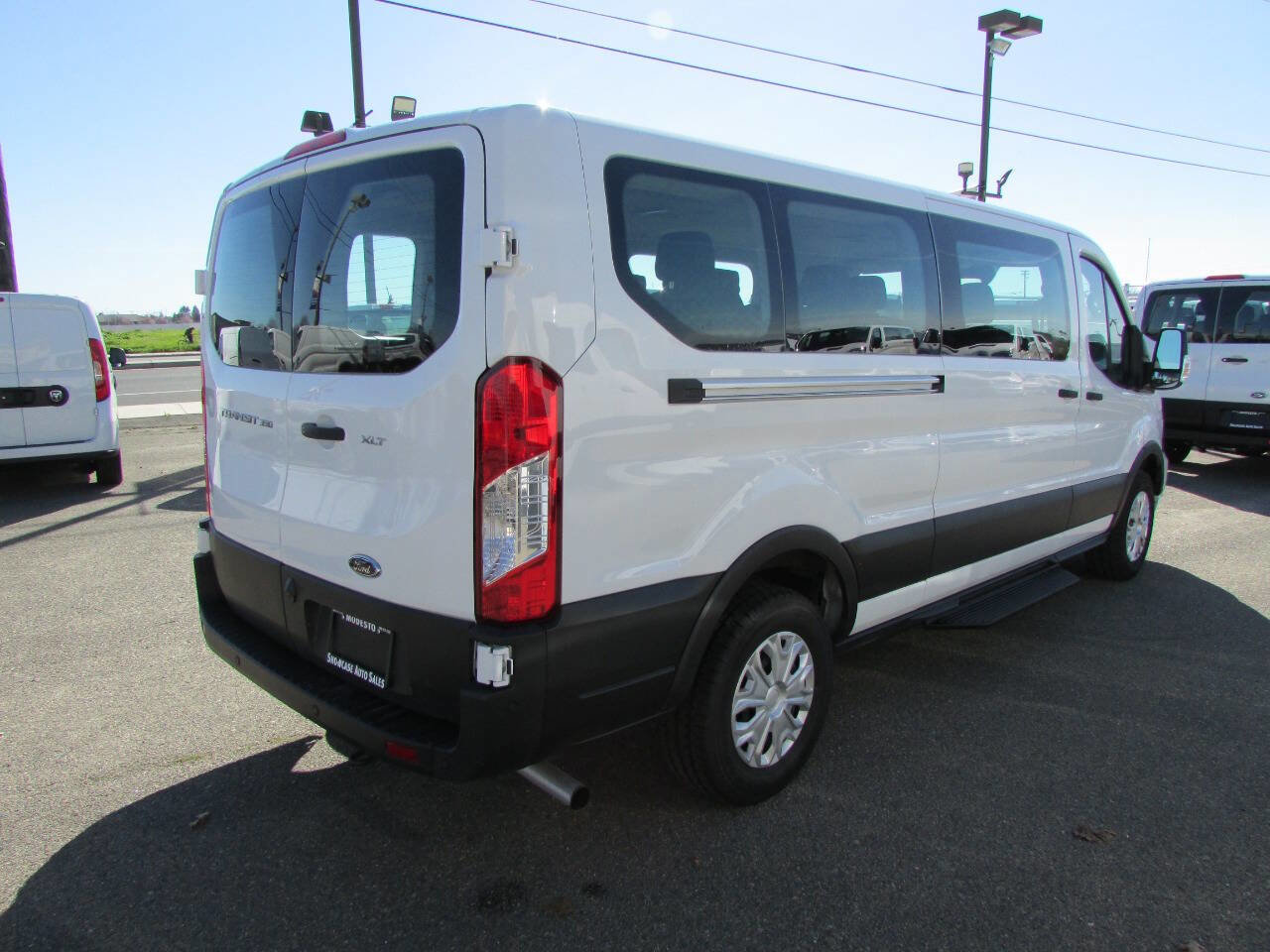 Used 2023 Ford Transit 350 XLT image 7