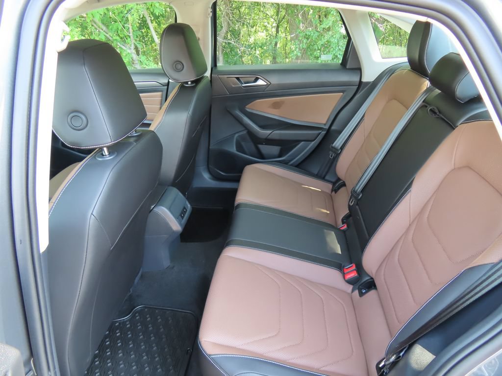 Used 2025 Volkswagen Jetta SEL FWD image 25