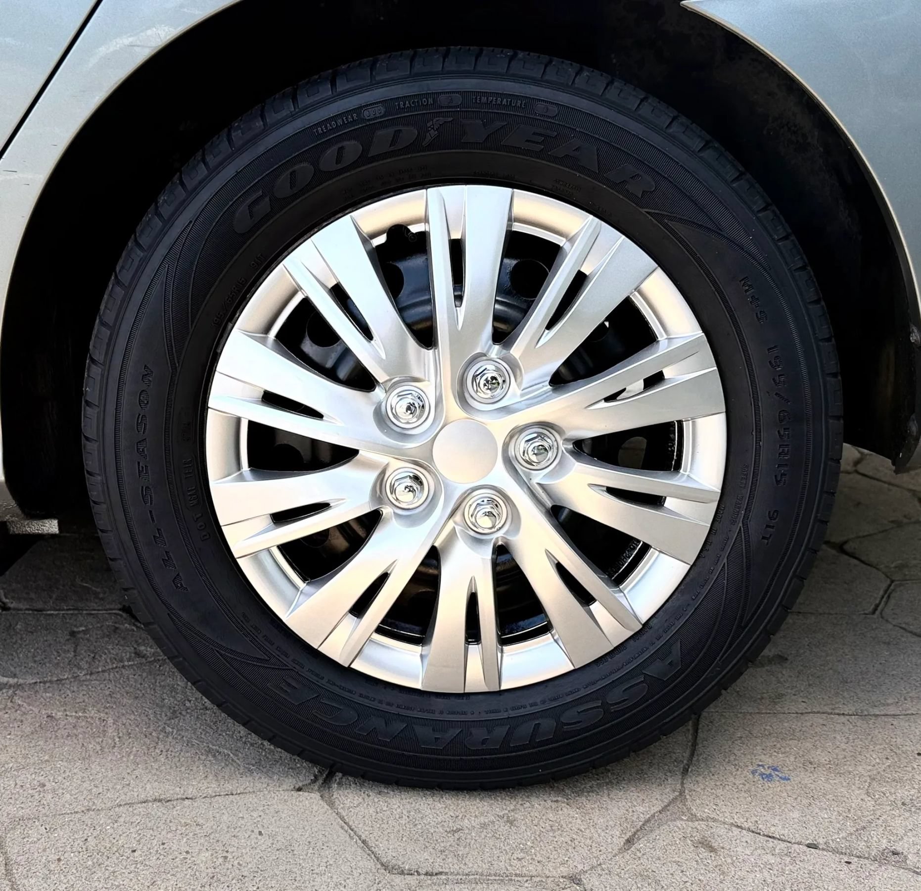 Used 2010 Hyundai Elantra GLS FWD image 39