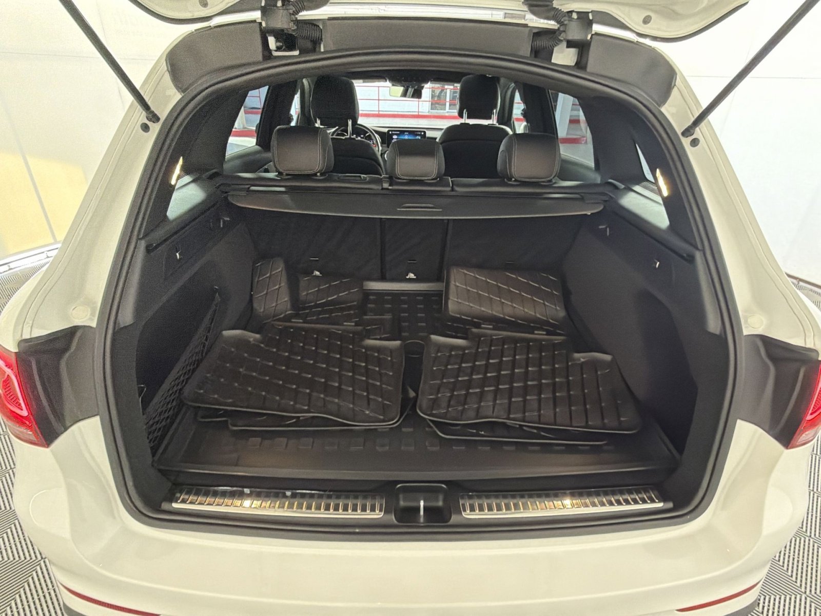 Used 2022 Mercedes-Benz GLC 300 GLC 300 image 25