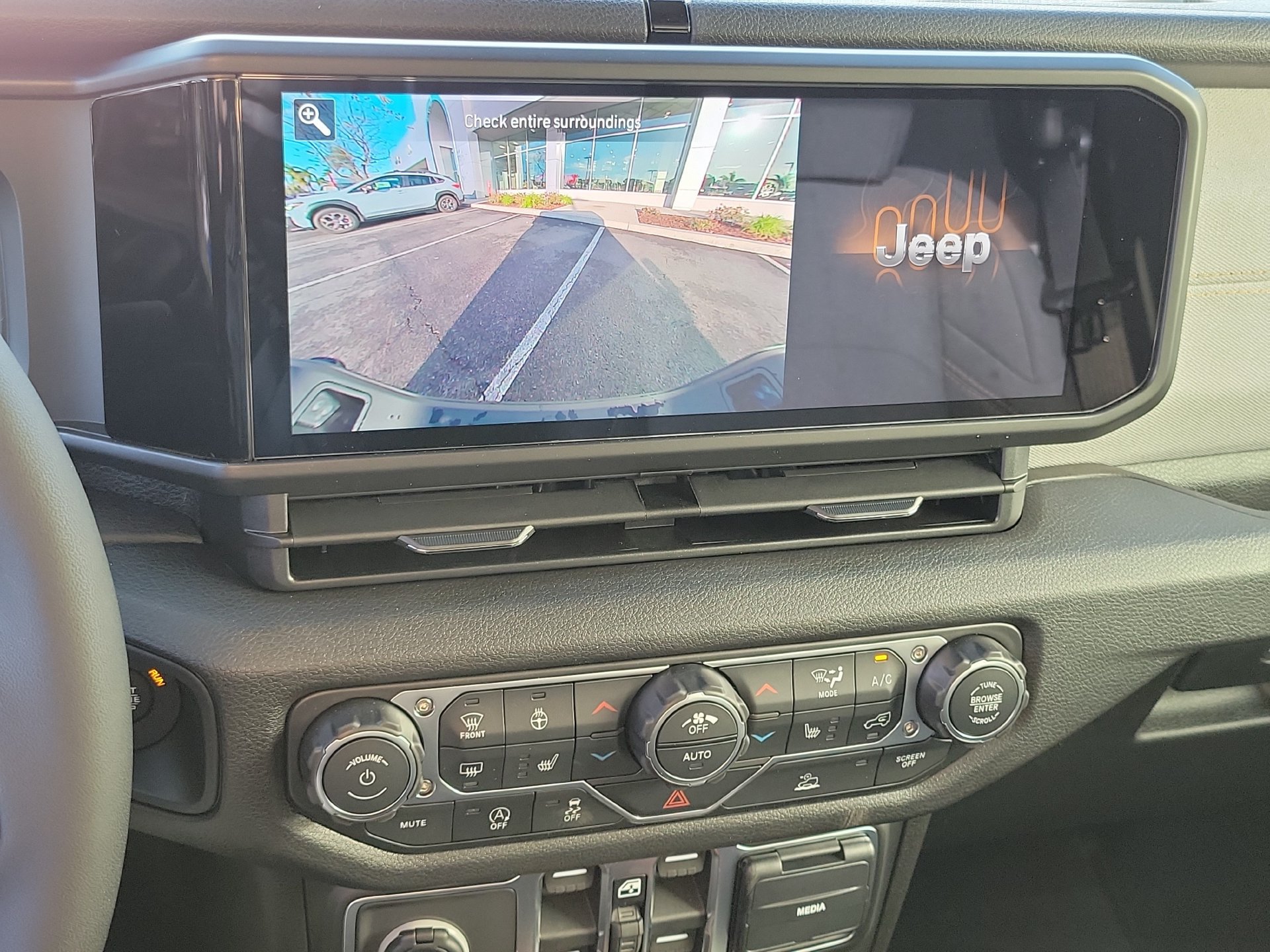 New 2026 Jeep Gladiator Sport AWD/4WD image 7