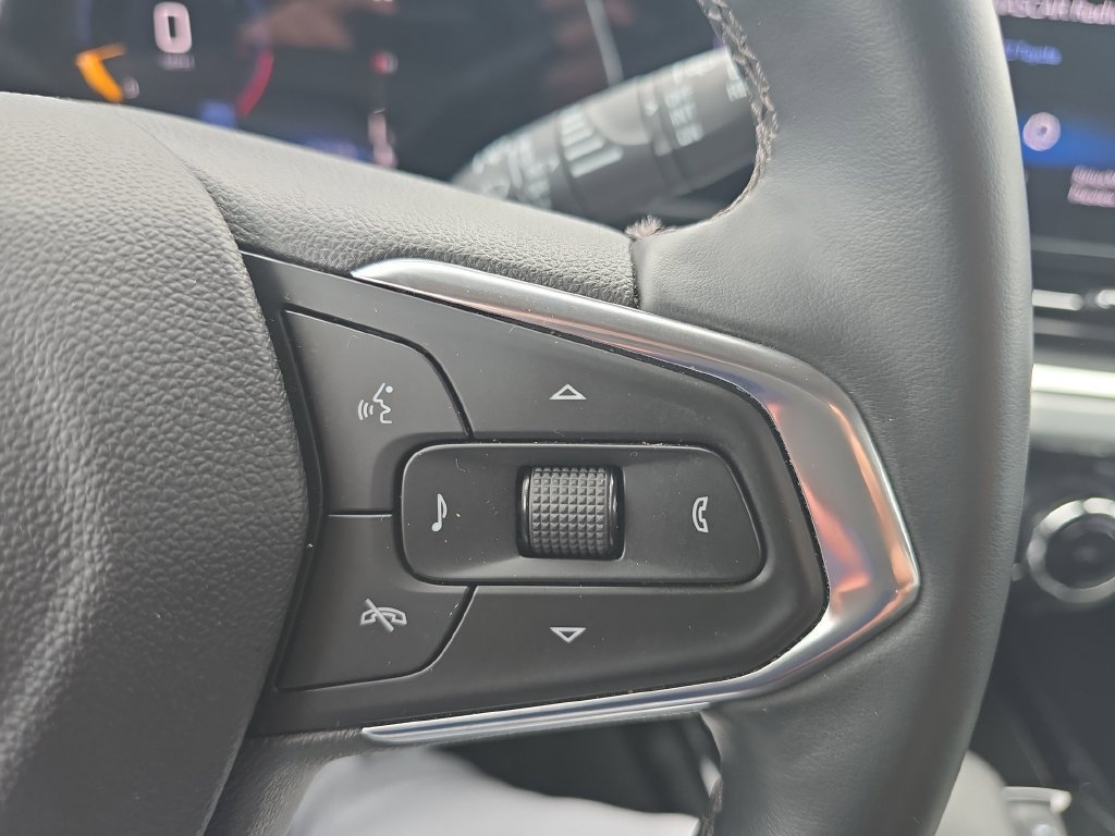 Used 2025 Chevrolet Trax LT w/ LT Convenience Package FWD image 27