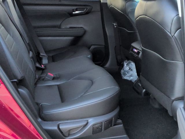 Certified 2026 Toyota Highlander XLE image 30