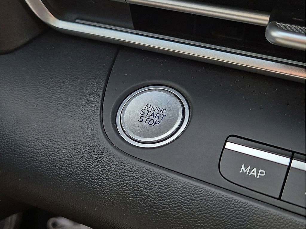 Used 2024 Hyundai Elantra SEL image 30