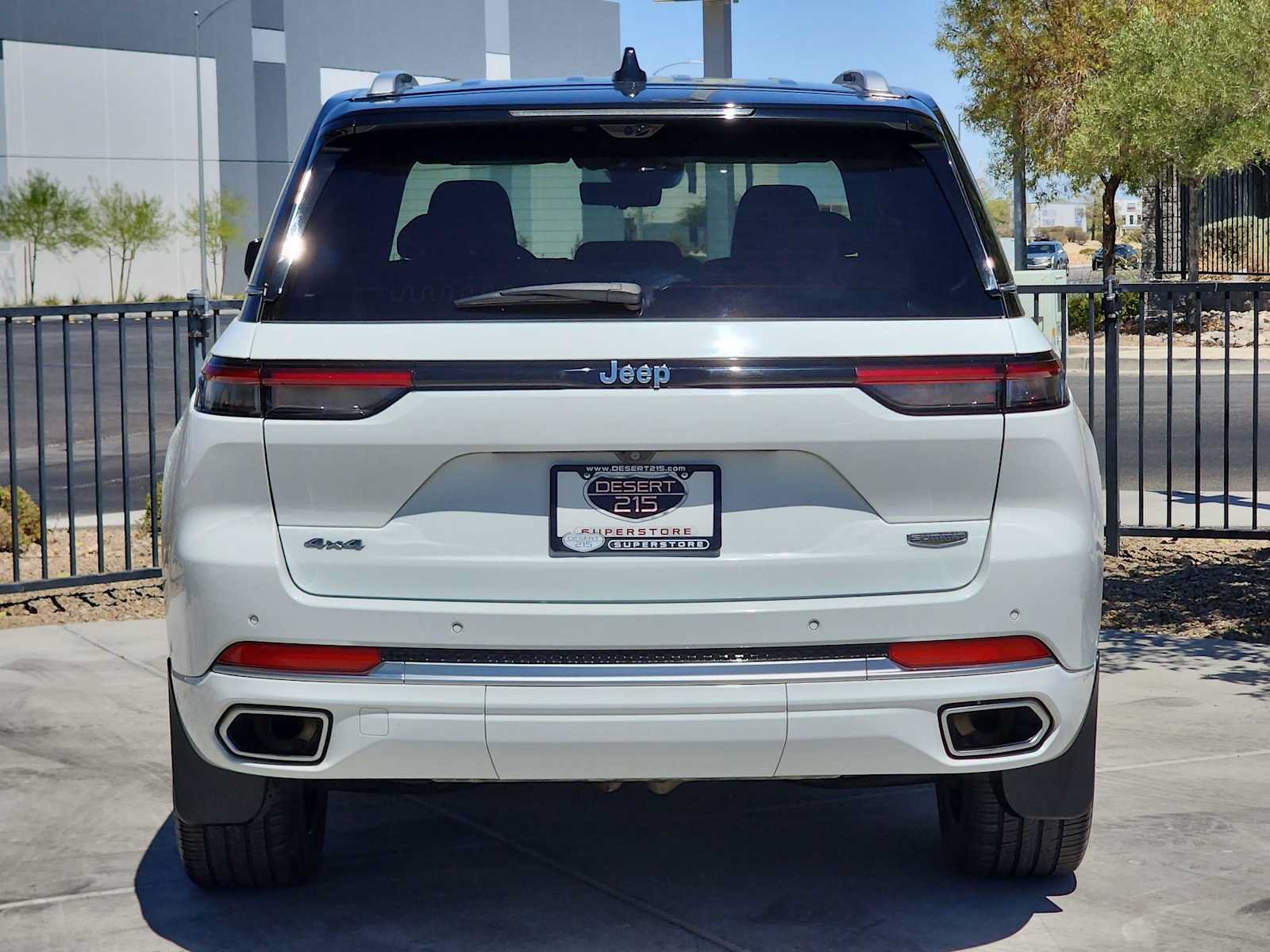 Used 2022 Jeep Grand Cherokee Summit AWD/4WD image 7