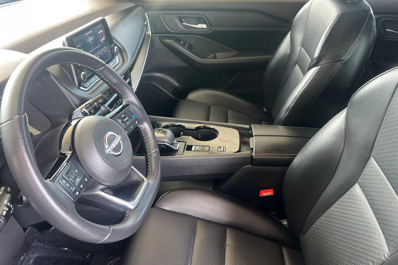 Used 2023 Nissan Rogue SV w/ SV Premium B Package image 9