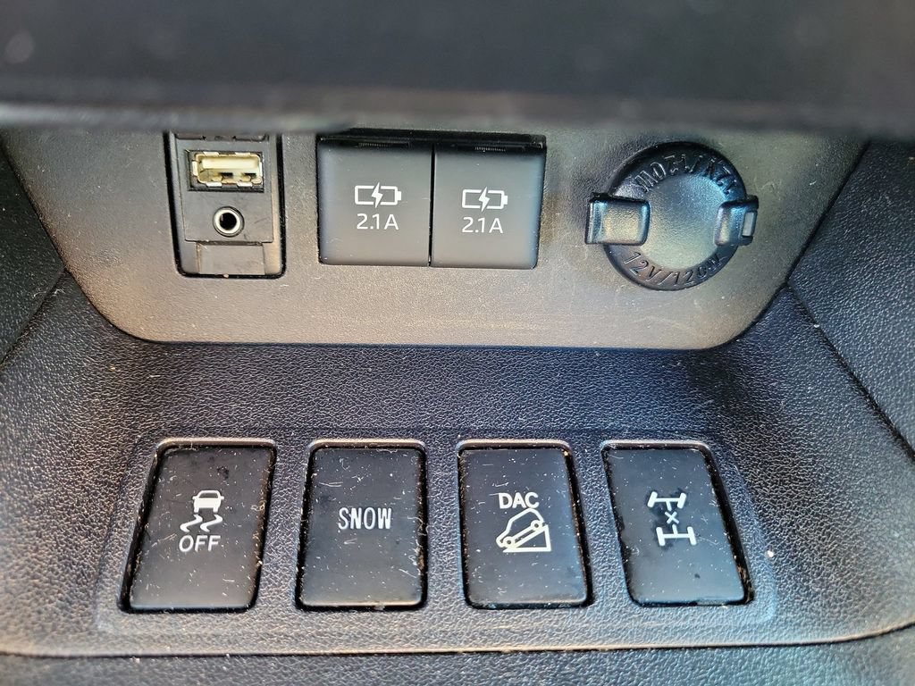 Used 2017 Toyota Highlander Limited AWD/4WD image 17