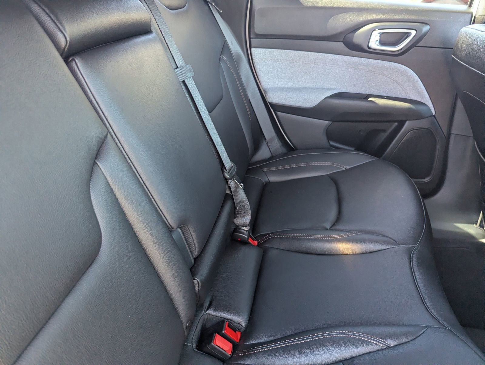 Used 2024 Jeep Compass Latitude image 13