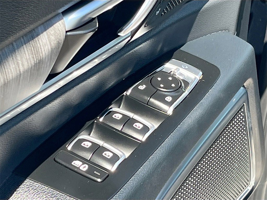 Used 2024 Kia Telluride SX w/ Towing Package image 18