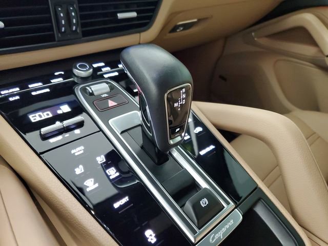 Used 2022 Porsche Cayenne w/ Premium Package image 31