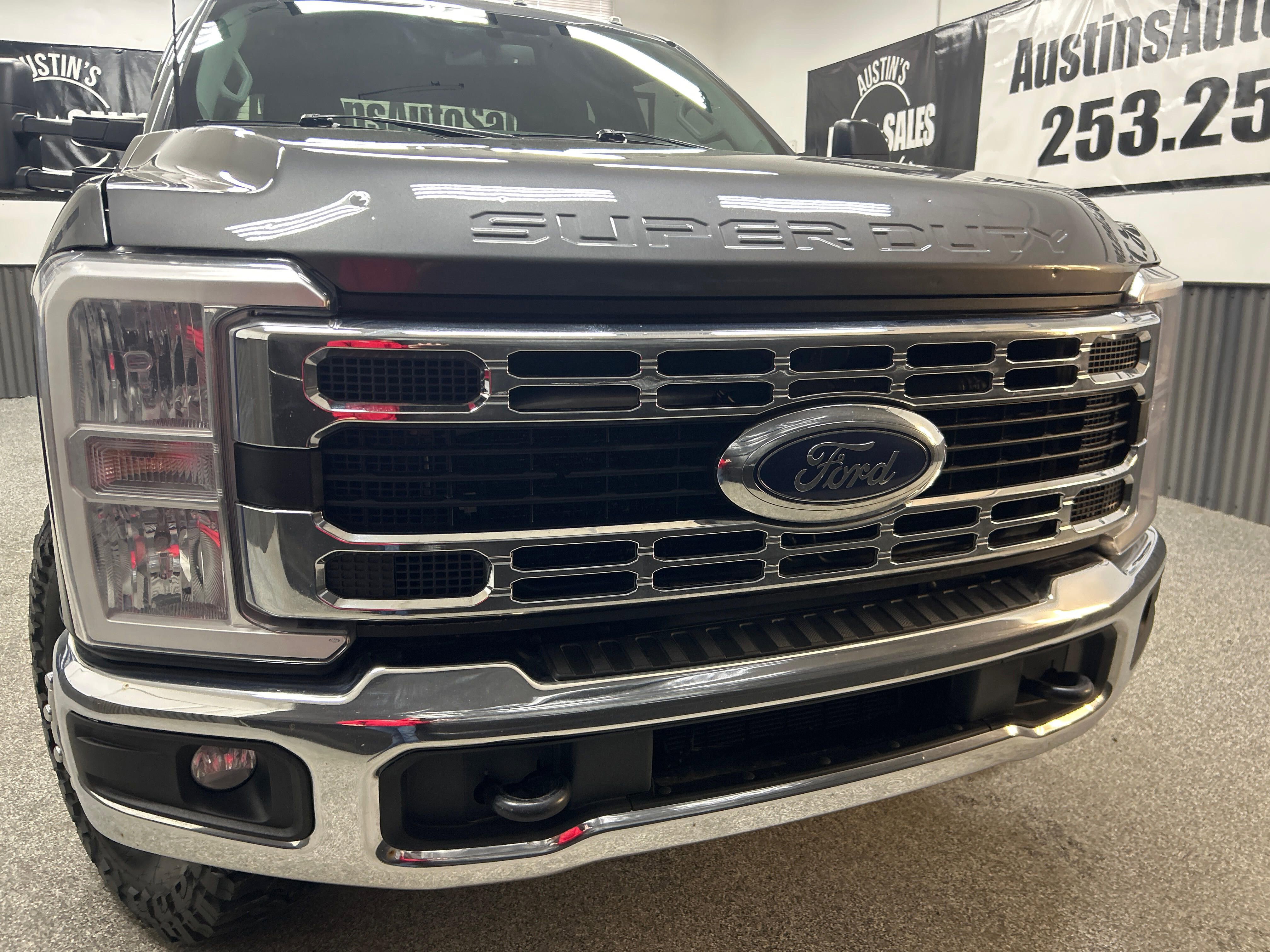 Used 2023 Ford F350 XLT image 2